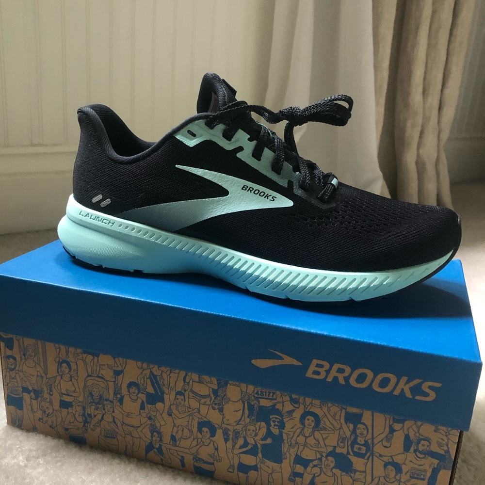Brooks Women’s Launch 8